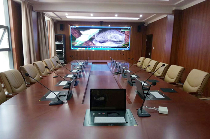 云南某法院（液晶翻轉(zhuǎn)一體機(jī)、桌面式會(huì)議單元）