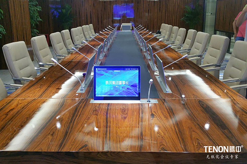 深圳潤(rùn)鵬集團(tuán)（液晶升降一體機(jī)帶話(huà)筒）