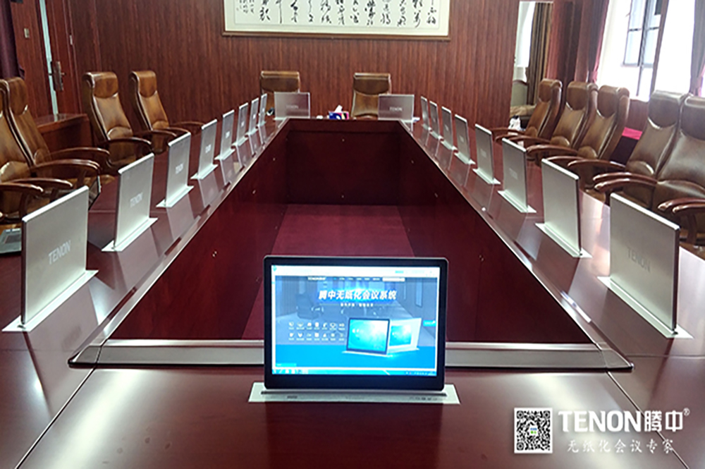 廣東某中學(xué)（液晶升降一體機(jī)）