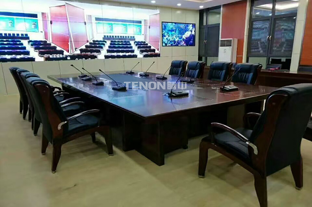 中國(guó)人民解放軍（液晶翻轉(zhuǎn)一體機(jī)、桌面式話(huà)筒）