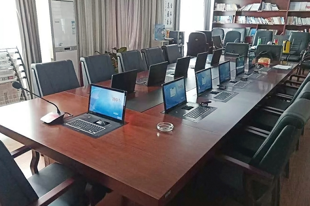 貴州某檢察院（液晶翻轉(zhuǎn)一體機(jī)）