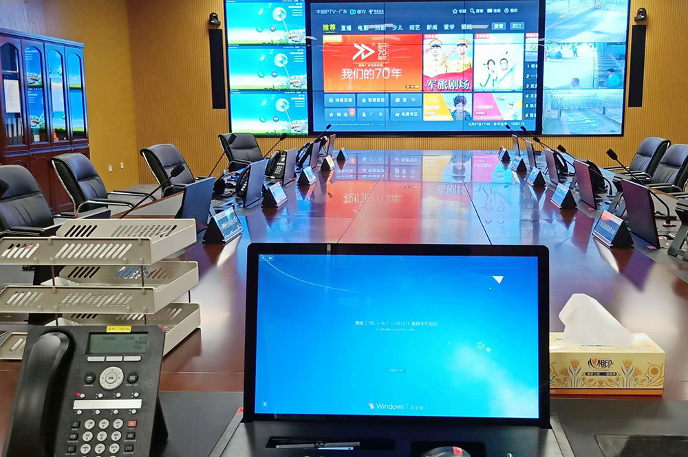 廣東某核電站（液晶翻轉(zhuǎn)一體機(jī)【帶鍵盤(pán)】、嵌入式話(huà)筒）