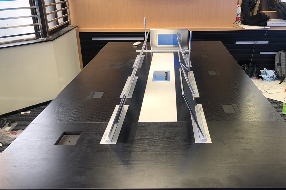 某電網(wǎng)稽查中心會(huì)議室（液晶升降一體機(jī)、液晶升降一體機(jī)帶升降式話(huà)筒）