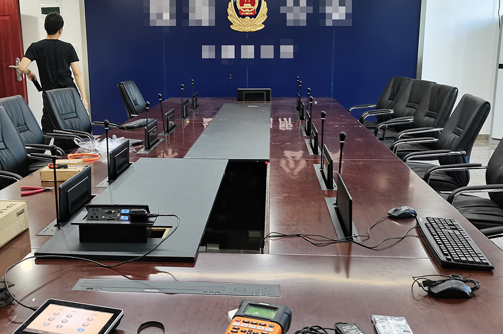 廣東公安（雙屏液晶升降一體機(jī)帶升降式話筒、彈起式桌面插座）