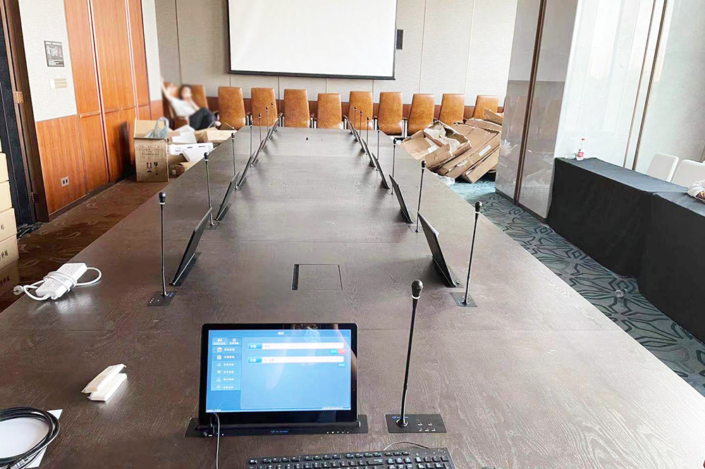 廣東某酒店（液晶升降一體機(jī)、升降式話(huà)筒）